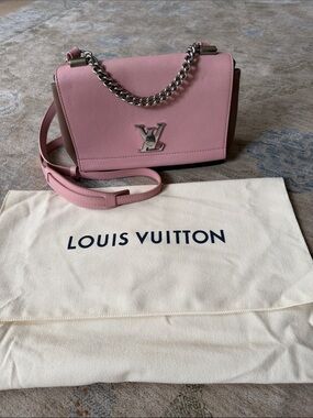 100% authentic Louis Vuitton Pink Lockme Bag